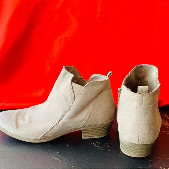 Arizona Suede Bootie Boots. Size 9 1/2 Wide. Zipper Side. Wear Noted on Pics. - Picture 2 of 8